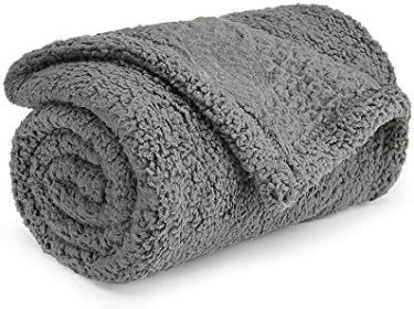 Premium Fluffy Fleece Dog Blanket; Soft and Warm Pet sleeping mat (Color: Grey Blanket)